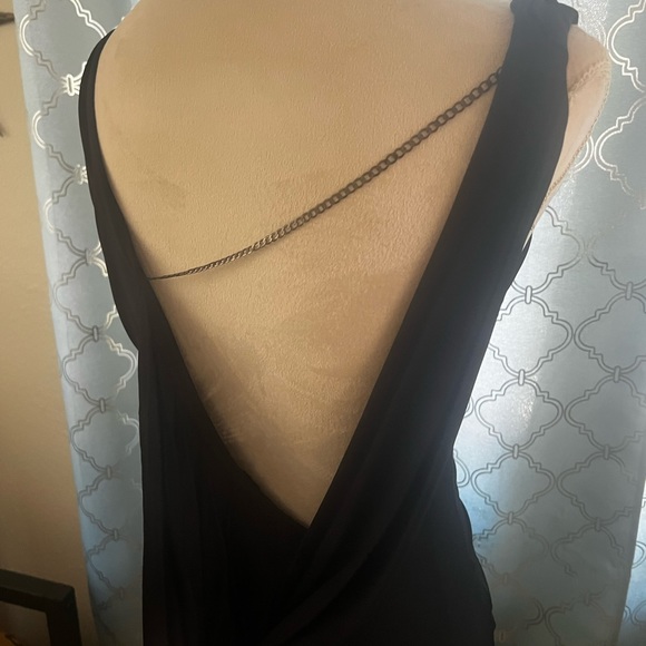 Beautiful going out top backless from BCBG - Picture 4 of 5